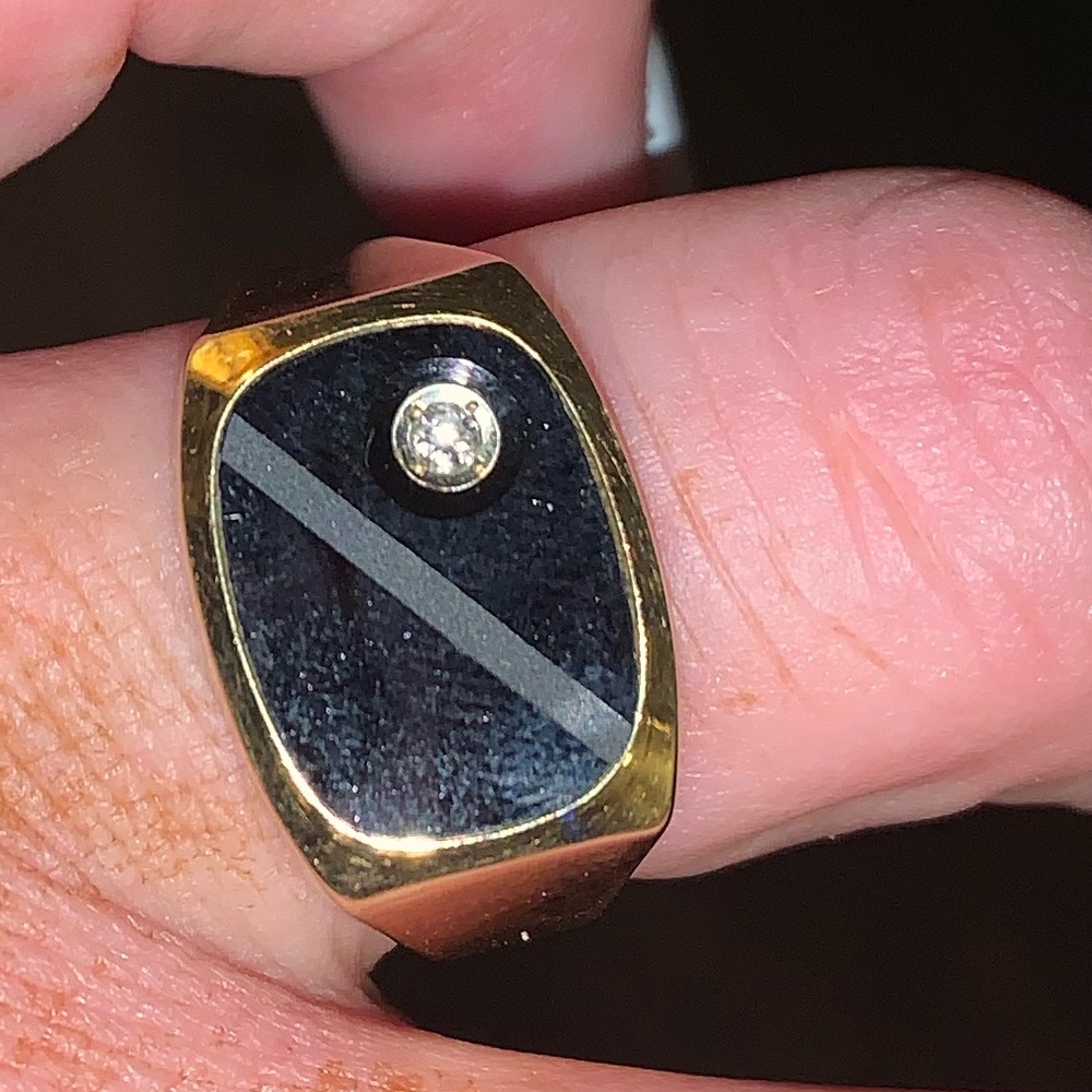 Two Men’s Gold Rings - Picture 4 of 8